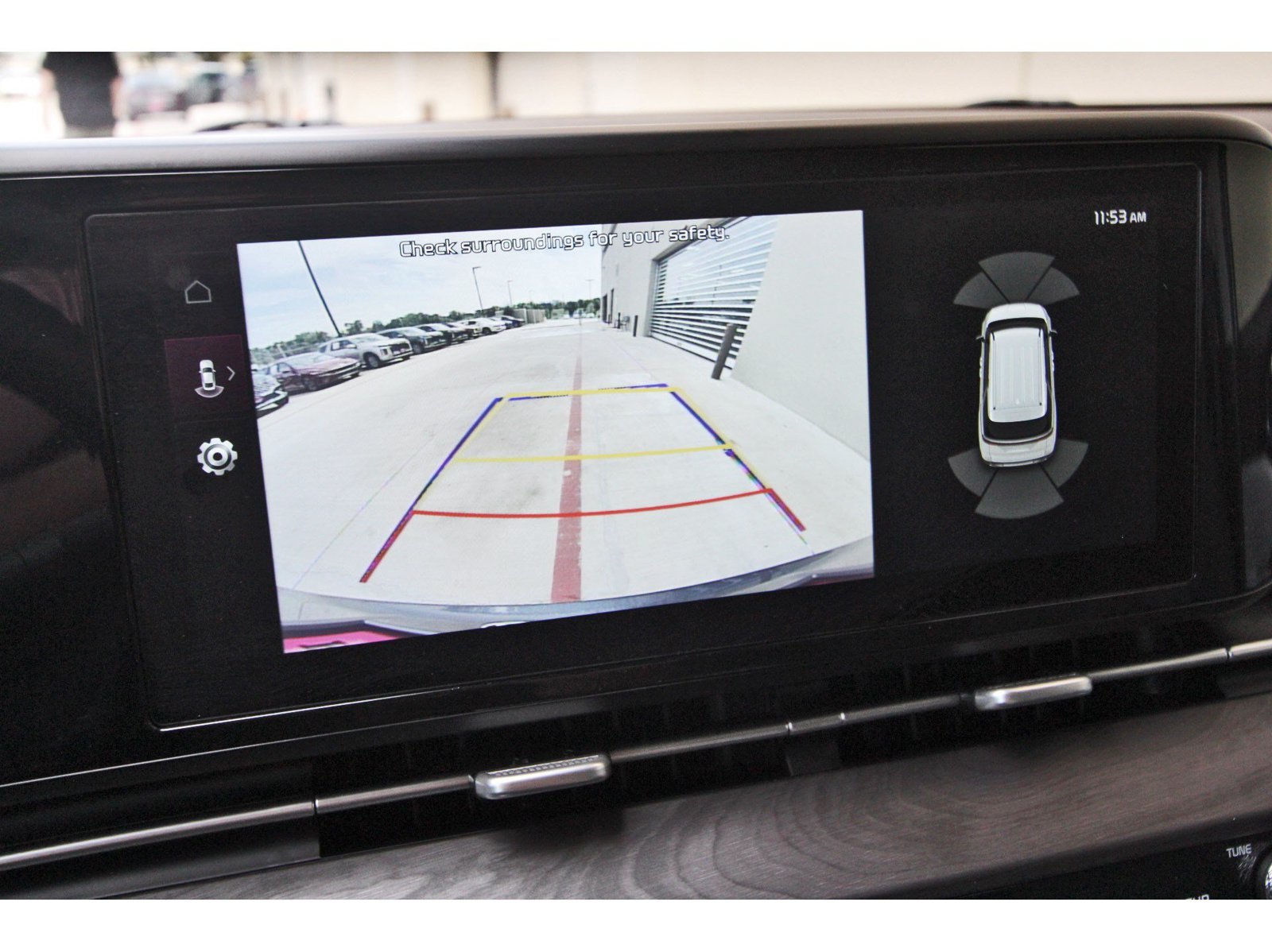 Used 2024 Kia Carnival EX FWD image 27