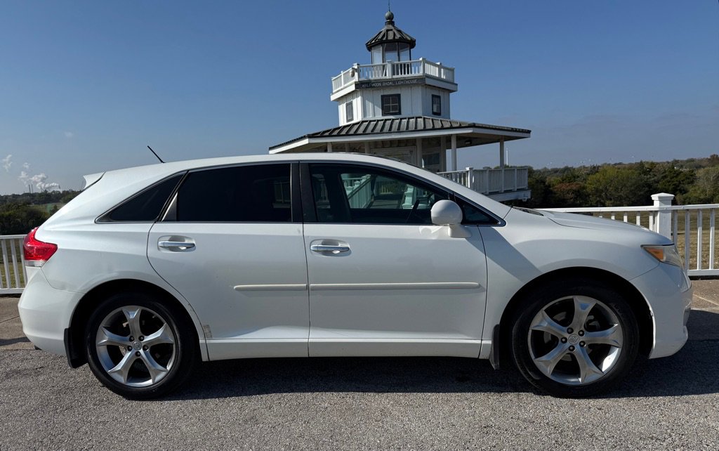 Used 2010 Toyota Venza w/ Premium Pkg #2 image 3