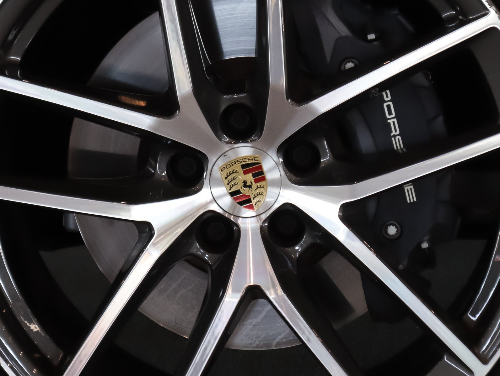 Certified 2024 Porsche Macan AWD/4WD image 13