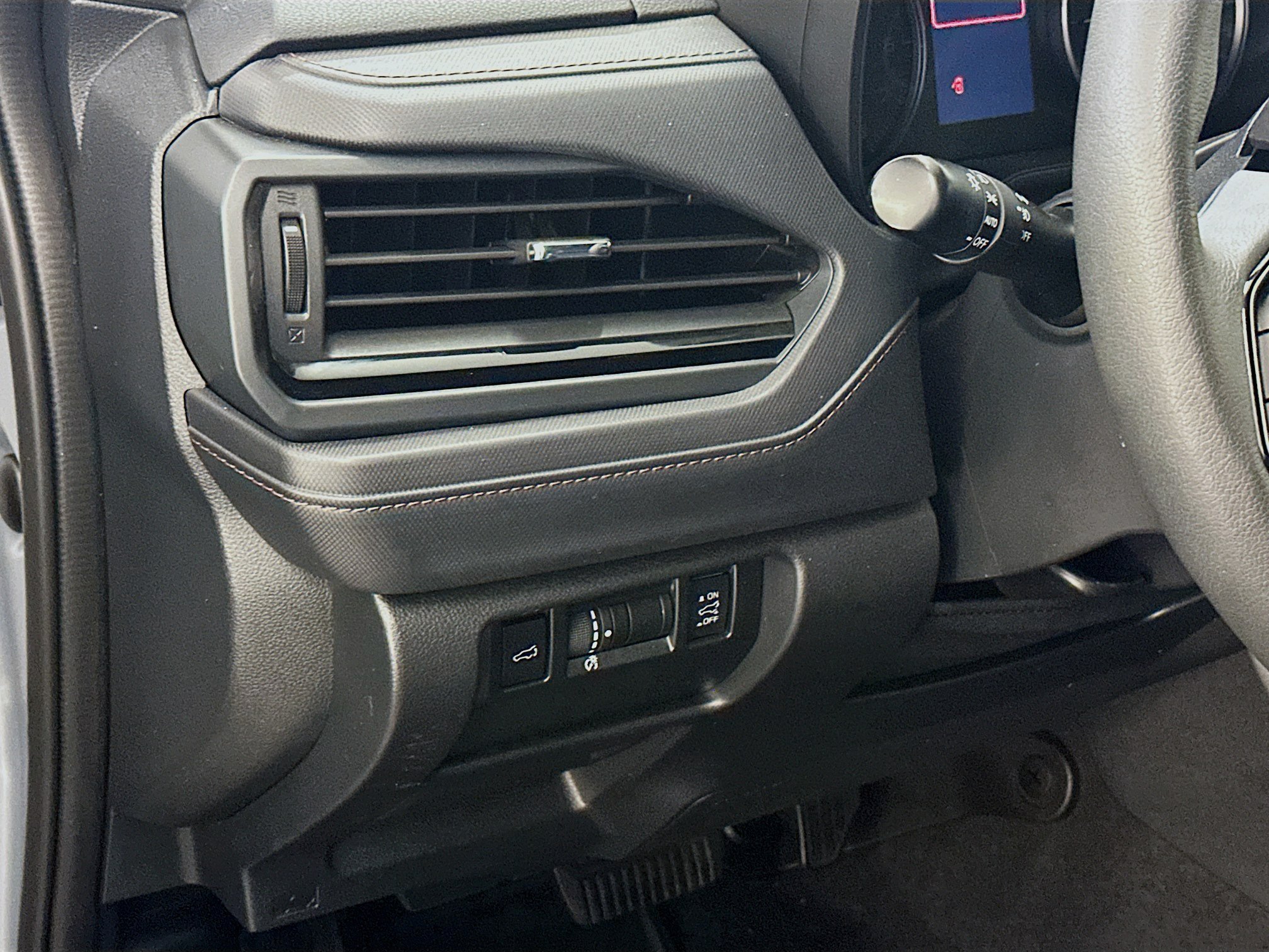 Used 2025 Subaru Forester Touring AWD/4WD image 17