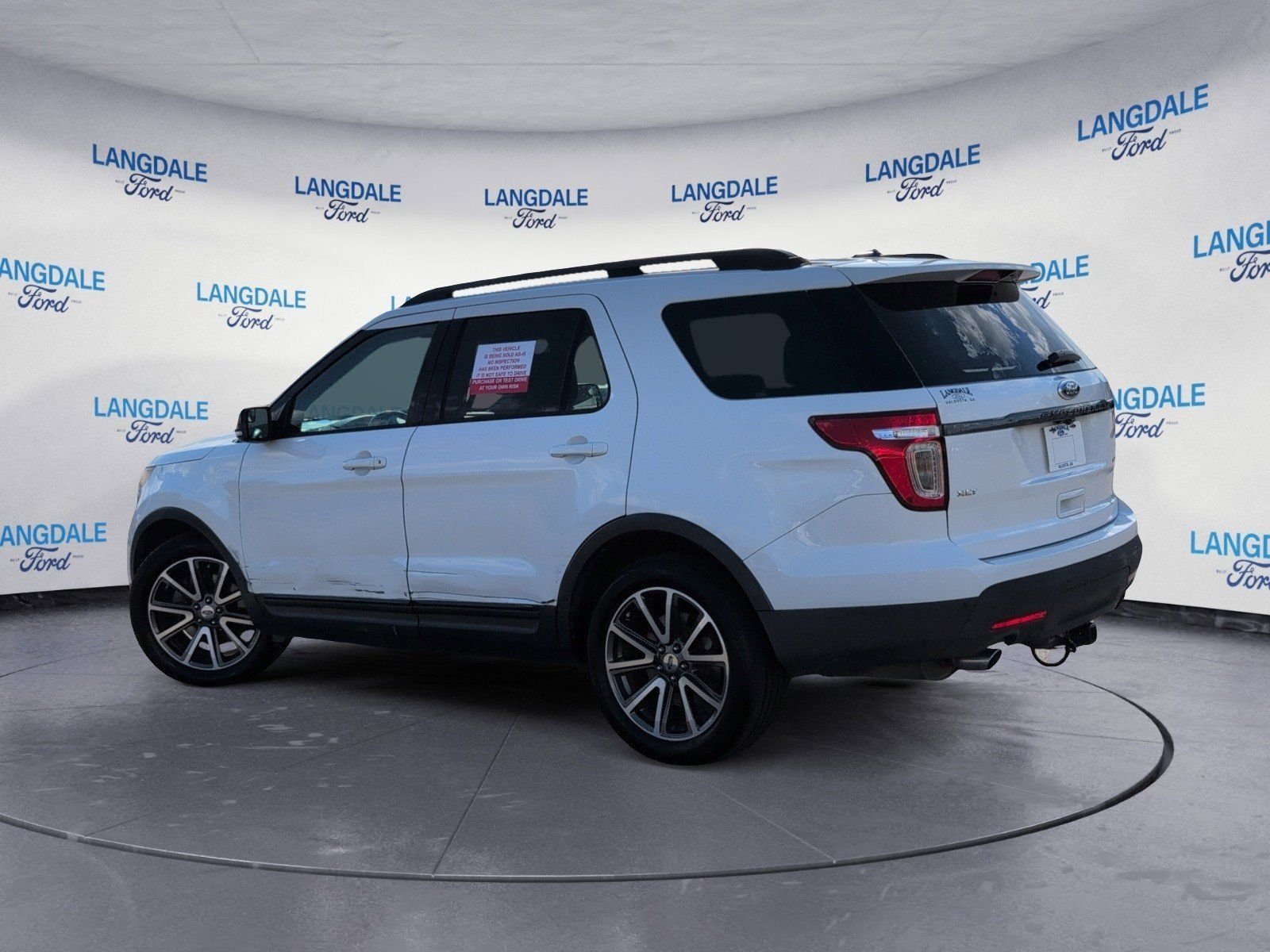 Used 2015 Ford Explorer XLT w/ Equipment Group 202A image 9