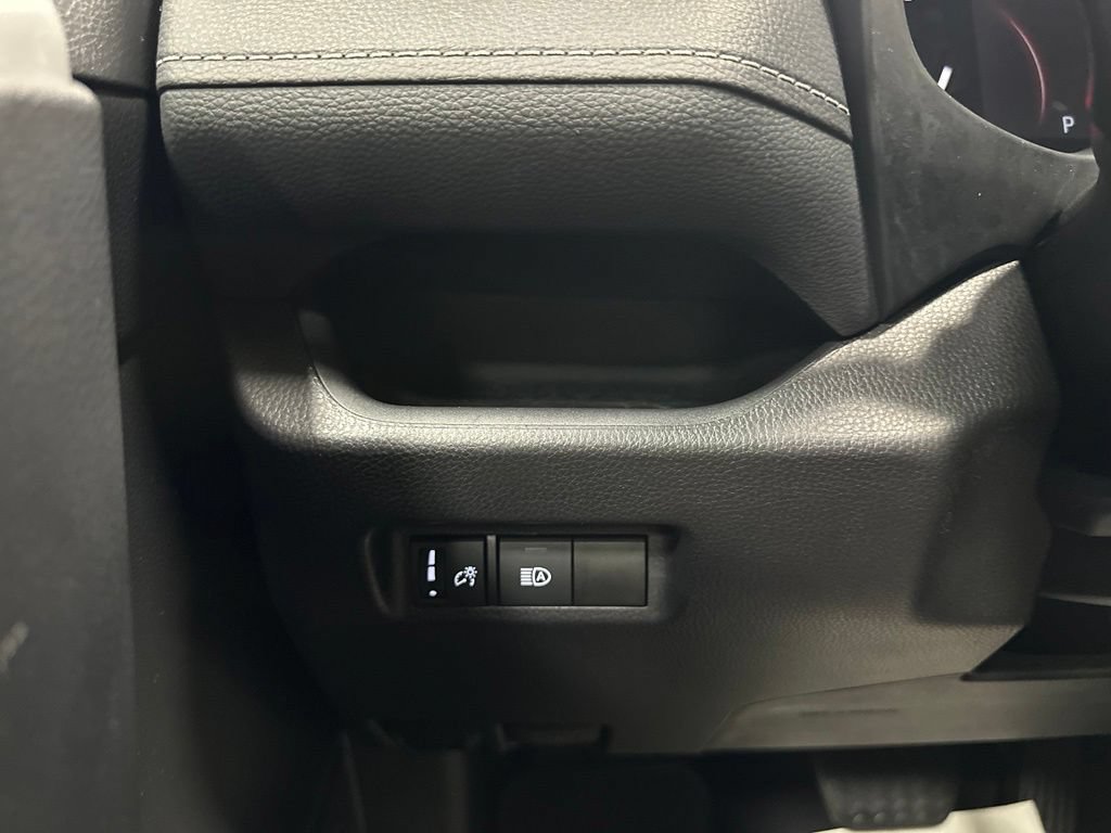 Used 2025 Toyota RAV4 XLE FWD image 17