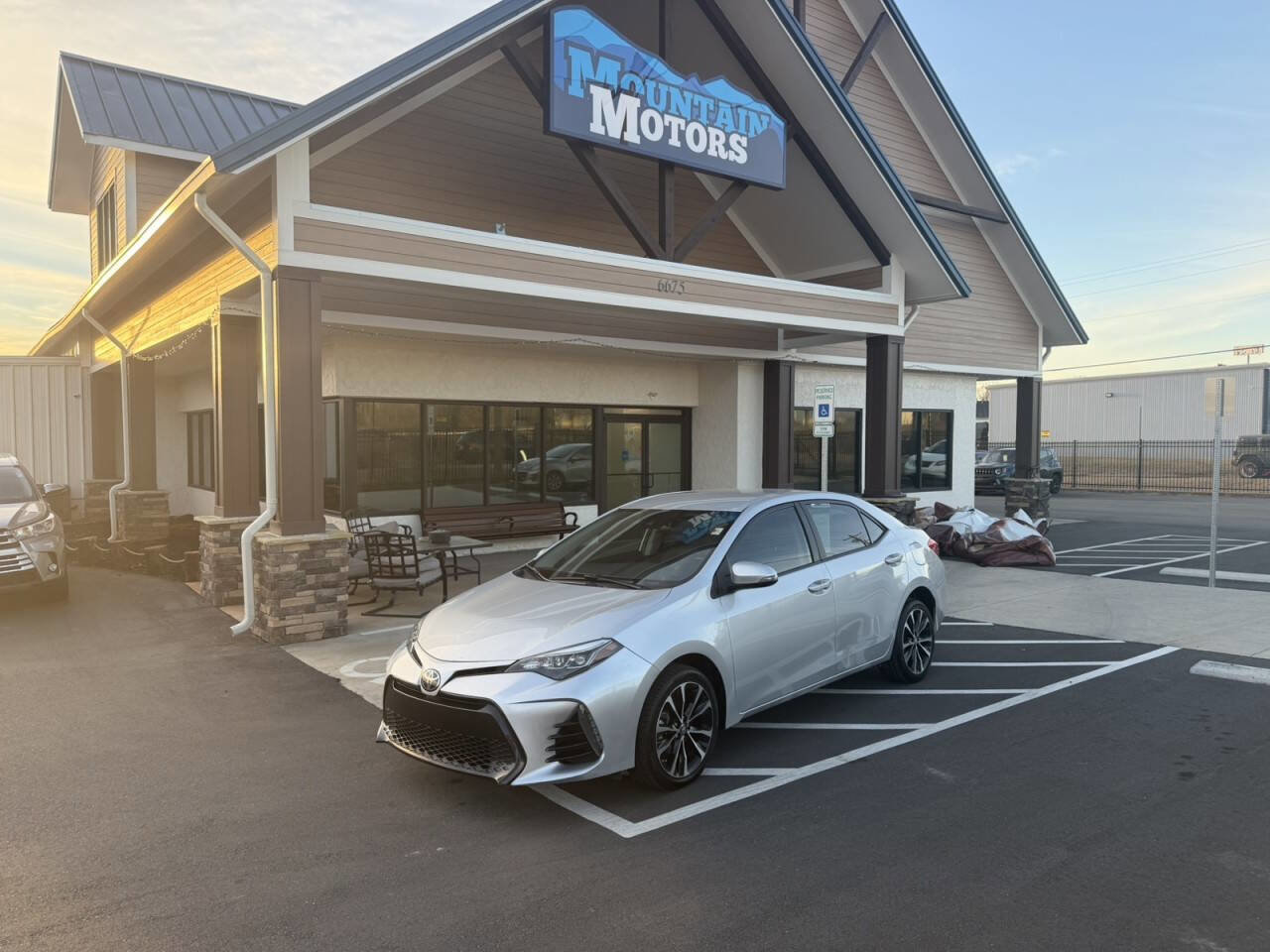 Used 2018 Toyota Corolla SE FWD image 1