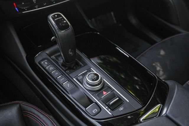 Used 2022 Maserati Levante GT AWD/4WD image 40