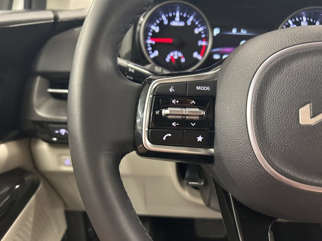 Certified 2023 Kia Carnival EX FWD image 27