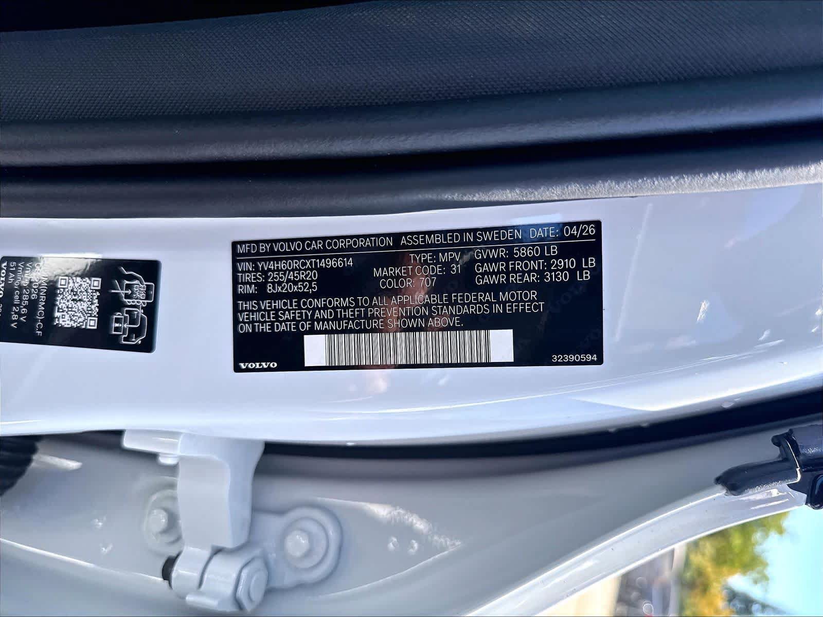 New 2026 Volvo XC60 T8 Plus w/ Climate Package PRO AWD/4WD image 36