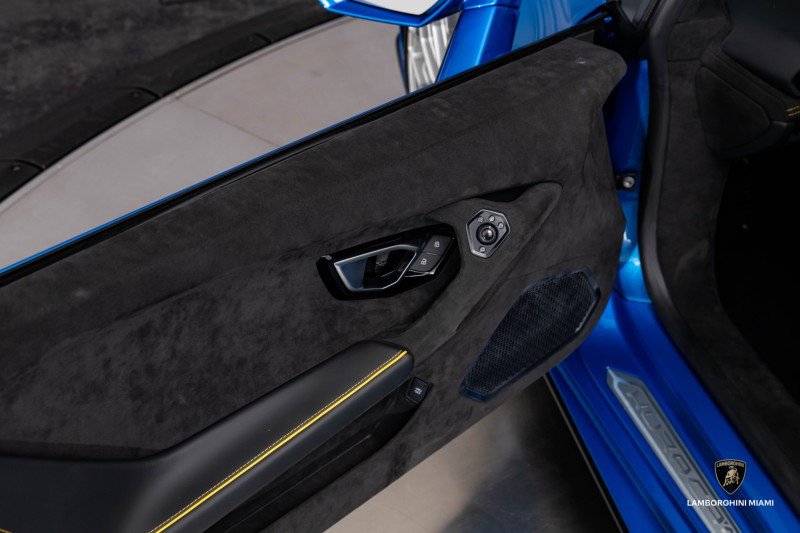 Used 2023 Lamborghini Huracan Tecnica image 28