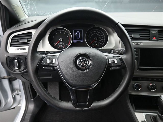 Used 2017 Volkswagen Golf S image 15