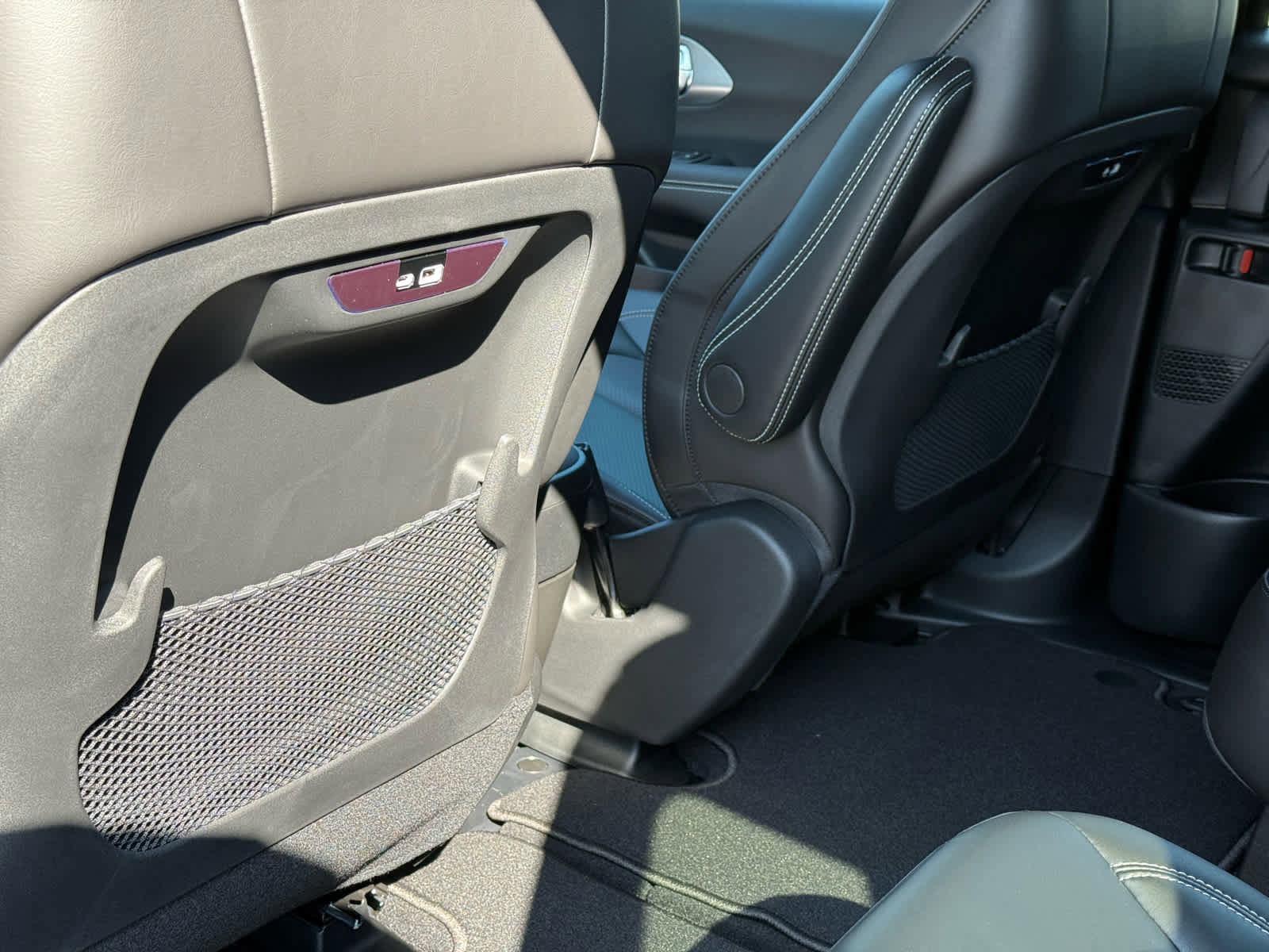 New 2026 Chrysler Pacifica Select w/ S Appearance Package image 29