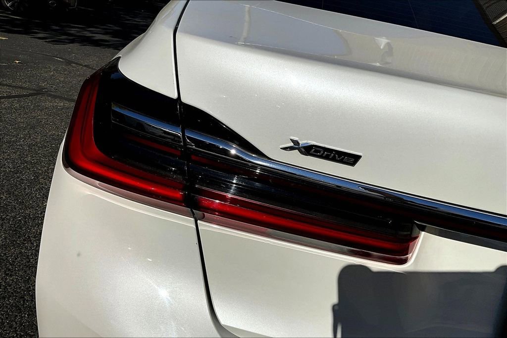 Used 2022 BMW 750i xDrive w/ Executive Package image 23