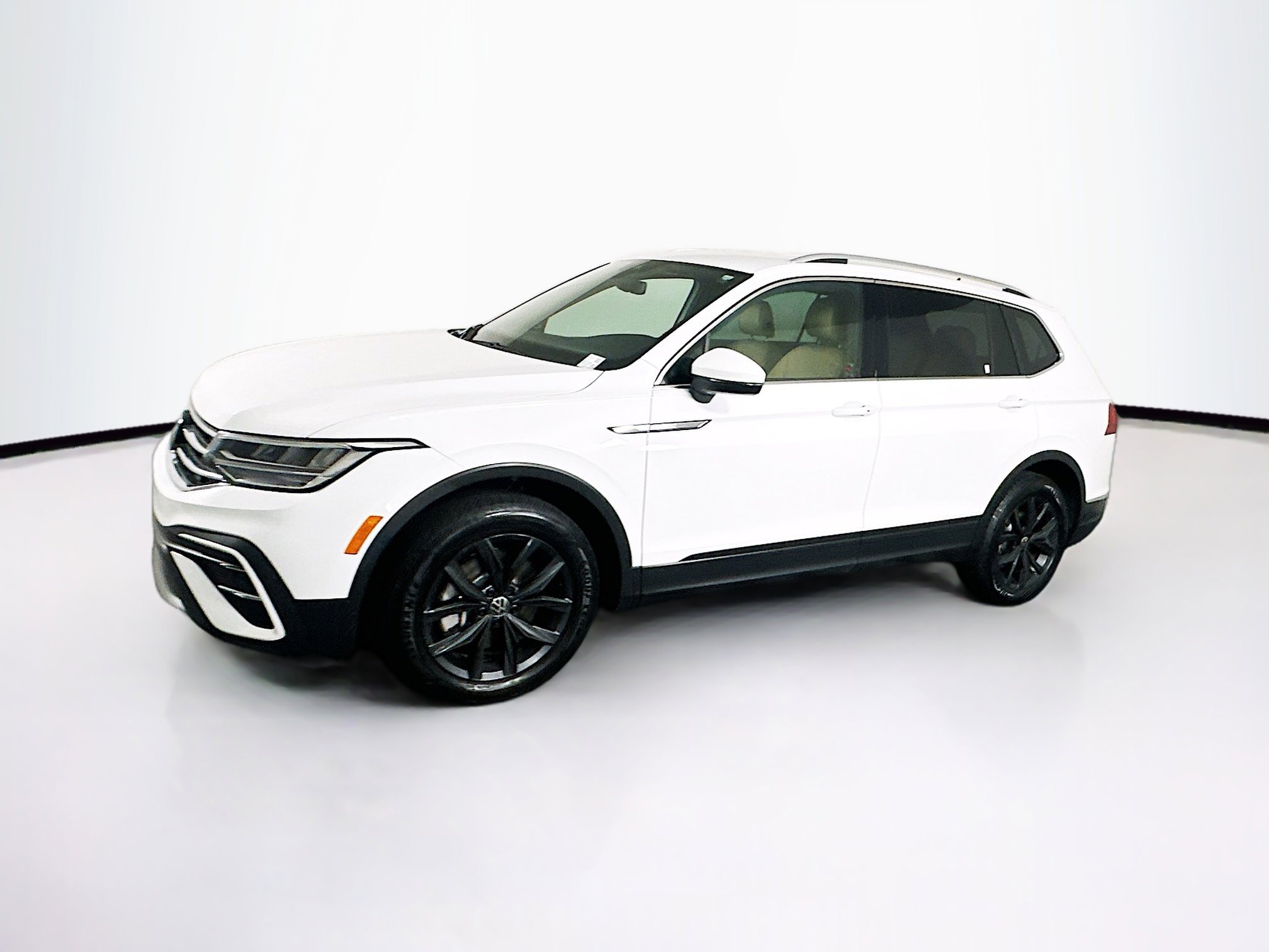 Used 2024 Volkswagen Tiguan SE image 4