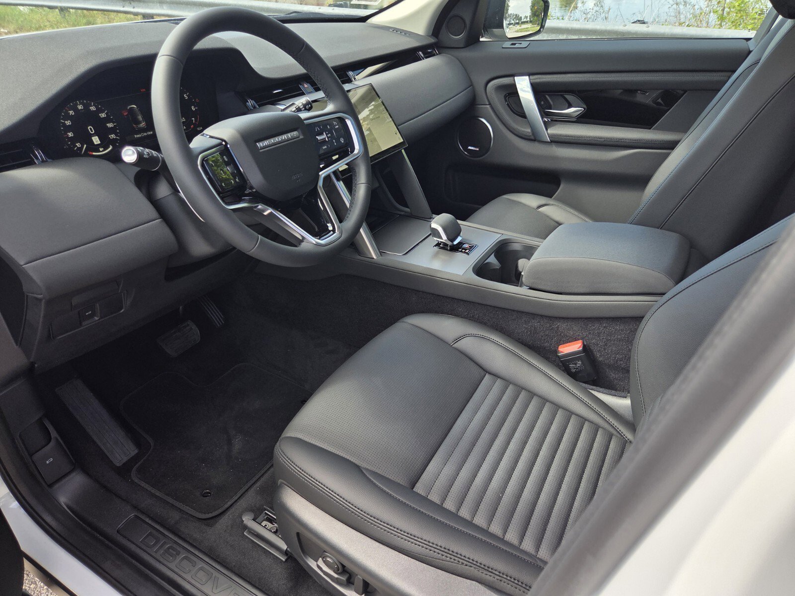 New 2025 Land Rover Discovery Sport S image 20