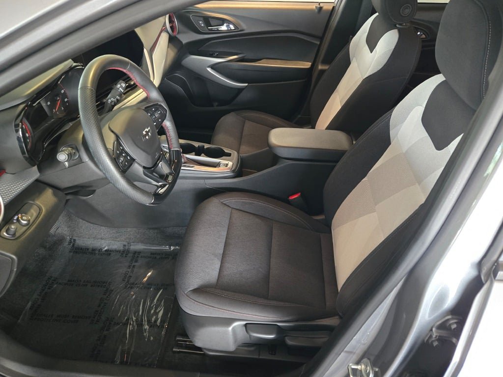 Used 2024 Chevrolet Trax RS w/ Driver Confidence Package FWD image 19
