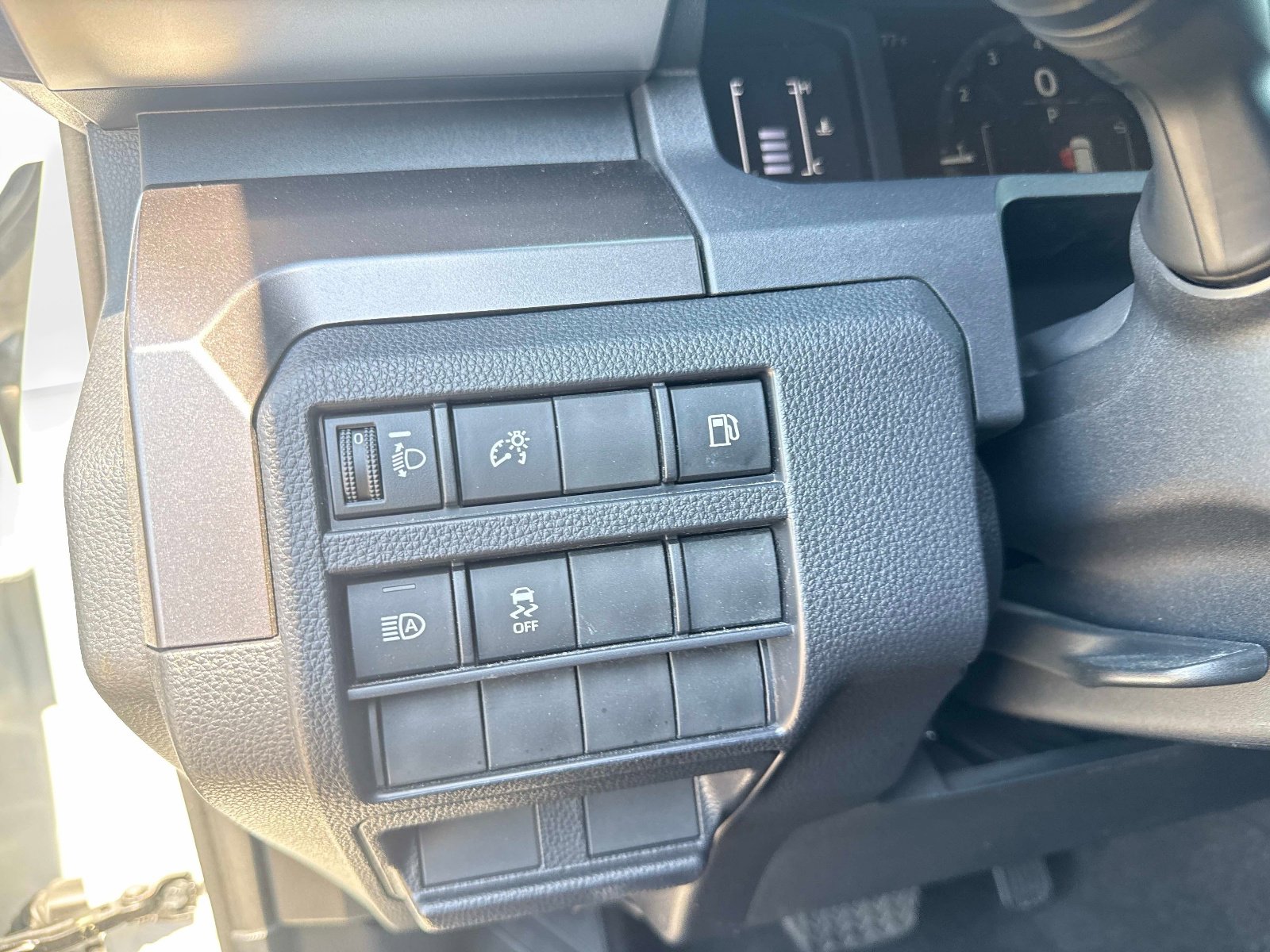 Used 2025 Toyota 4Runner SR5 AWD/4WD image 29