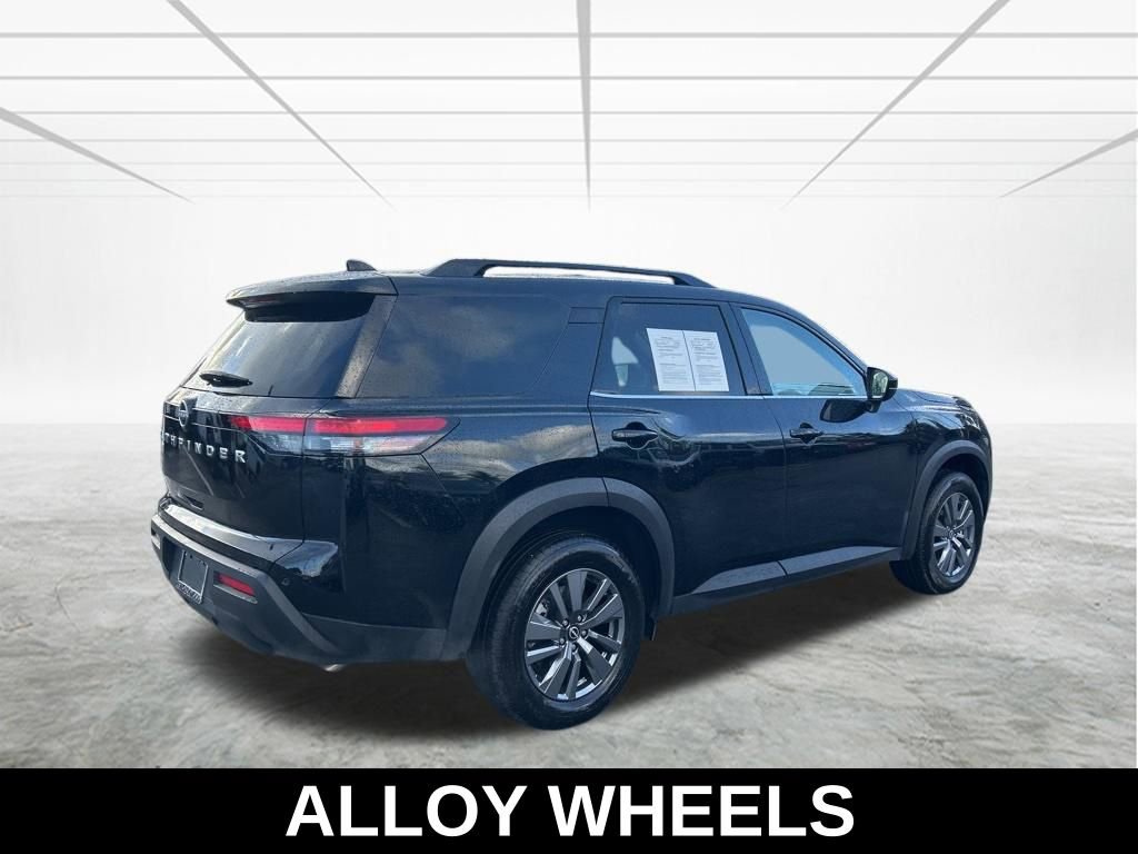 Used 2025 Nissan Pathfinder SV image 4