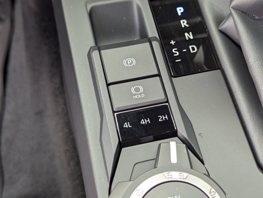 Used 2025 Toyota Tacoma SR5 AWD/4WD image 30