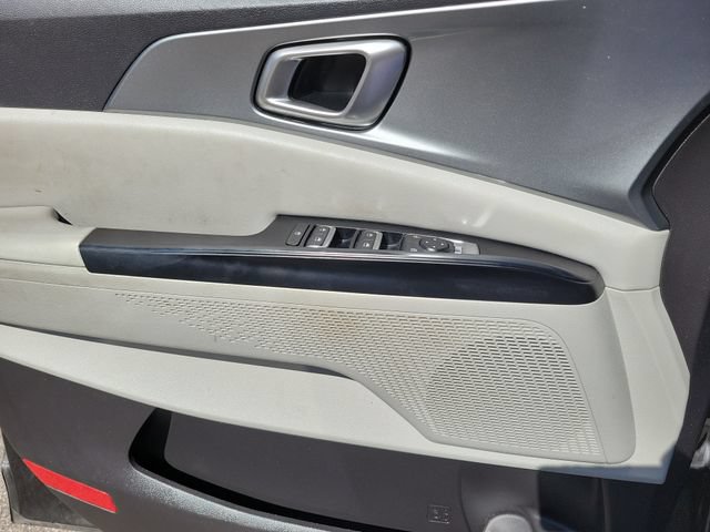 Used 2023 Kia Carnival LX FWD image 13