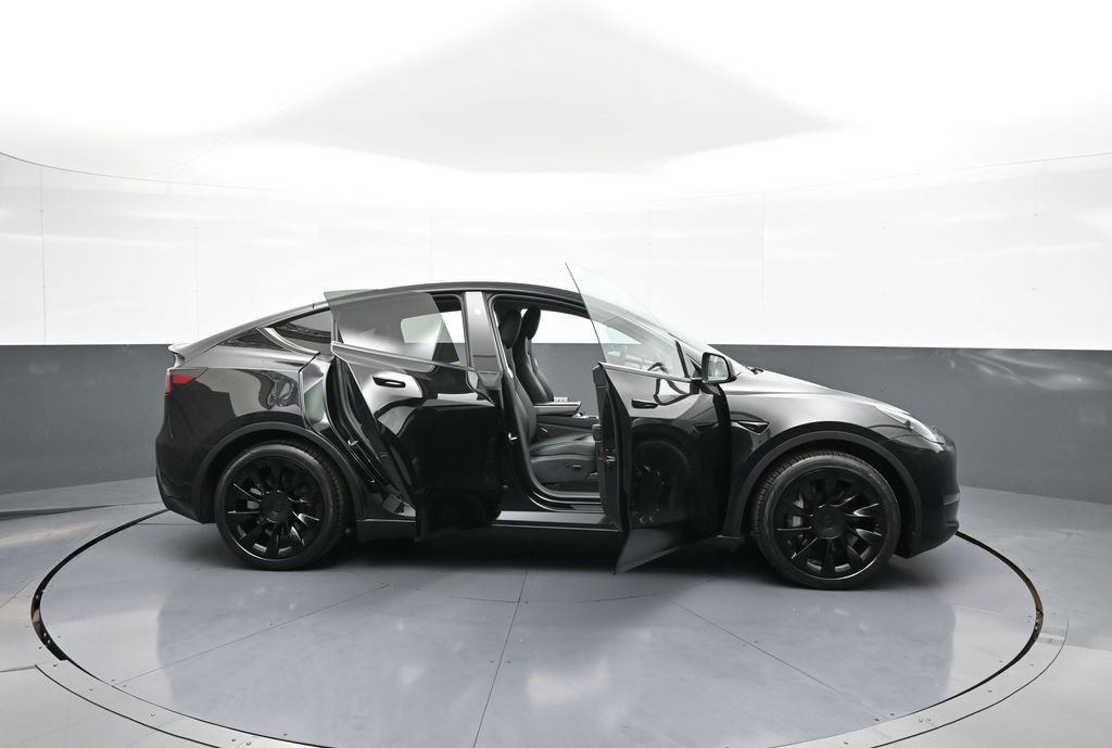 Used 2023 Tesla Model Y Long Range image 43