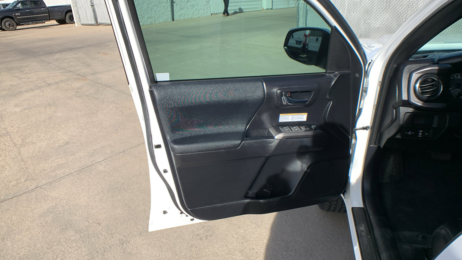 Used 2019 Toyota Tacoma TRD Off-Road image 10