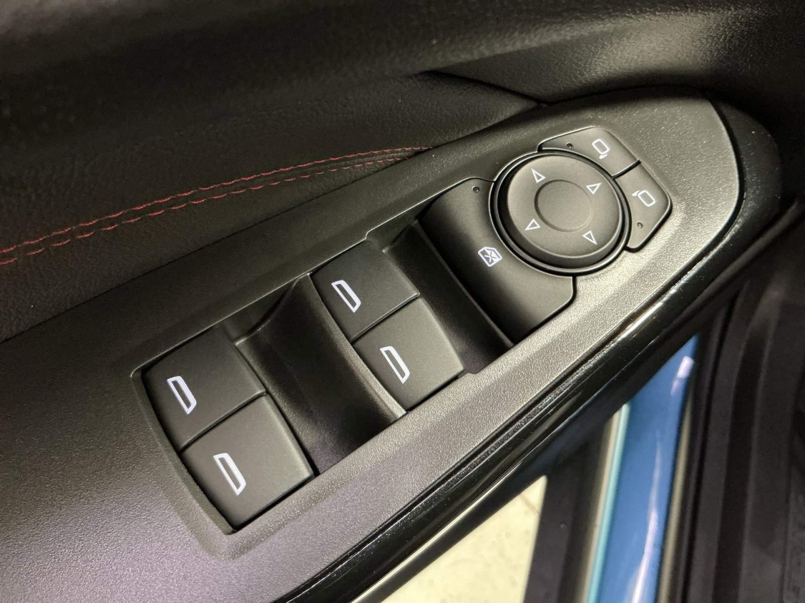 New 2026 Chevrolet Trax RS w/ Sunroof Package image 23