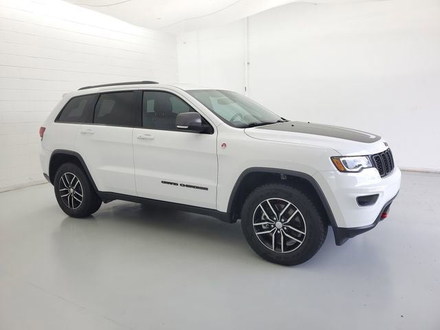 Used 2018 Jeep Grand Cherokee Trailhawk w/ Trailhawk Luxury Group AWD/4WD image 4