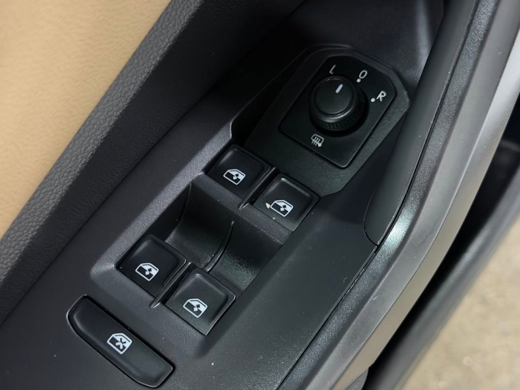 Used 2019 Volkswagen Jetta SE w/ Cold Weather Package image 27