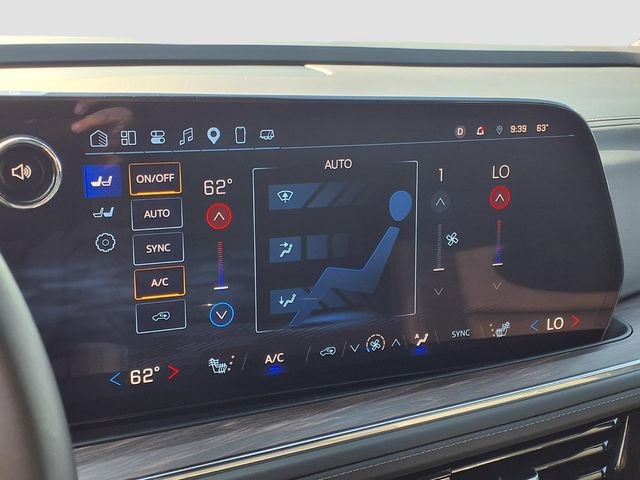 Used 2025 Chevrolet Suburban Z71 AWD/4WD image 13