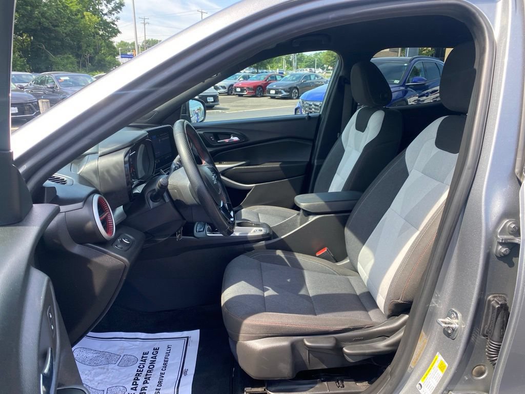 Used 2024 Chevrolet Trax RS w/ Driver Confidence Package FWD image 13