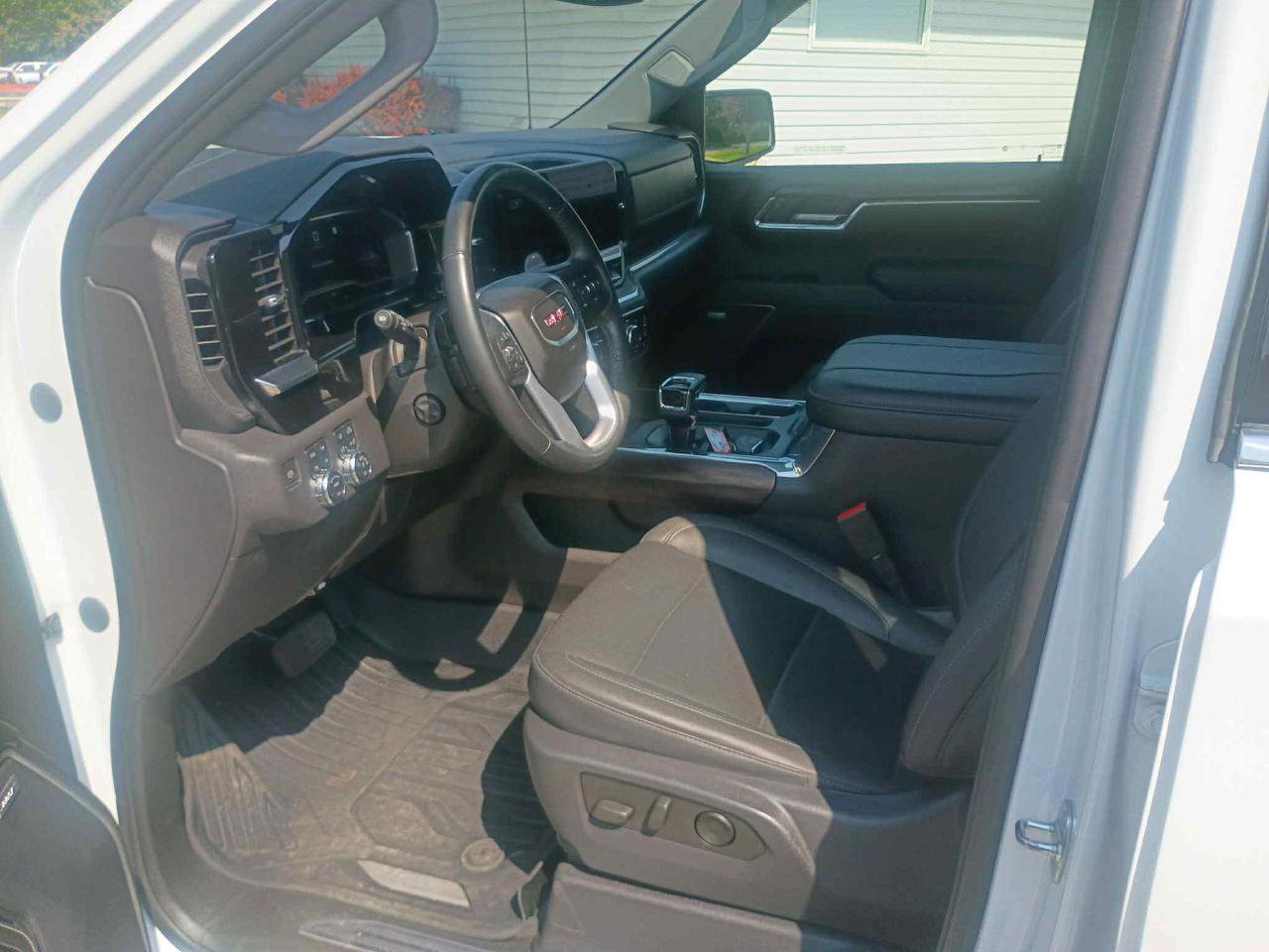 Used 2023 GMC Sierra 1500 SLT image 14