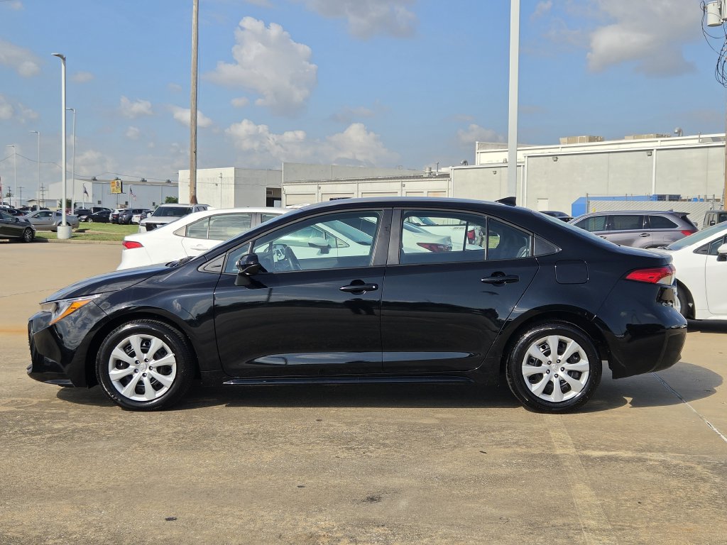Used 2026 Toyota Corolla LE FWD image 6