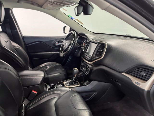 Used 2017 Jeep Cherokee Limited FWD image 11
