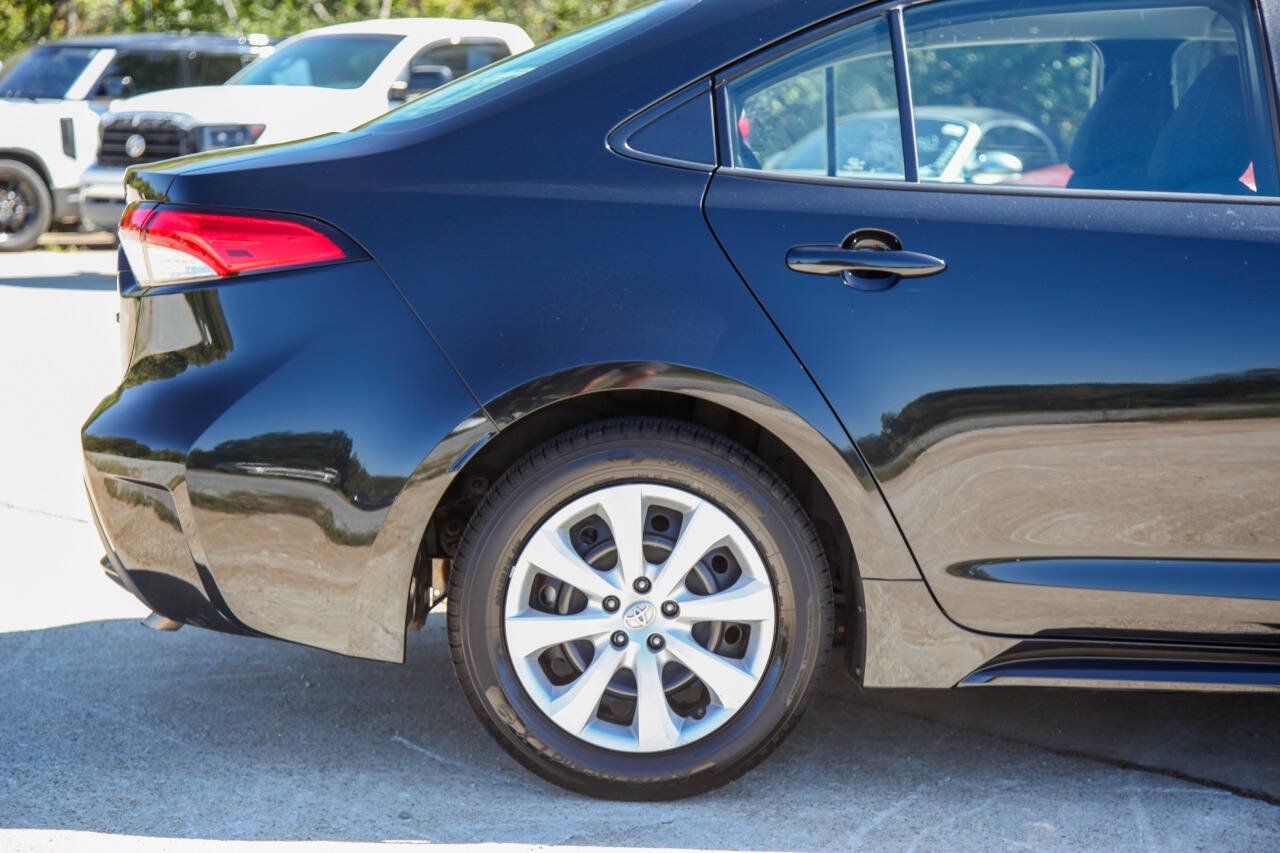 Used 2021 Toyota Corolla LE FWD image 17