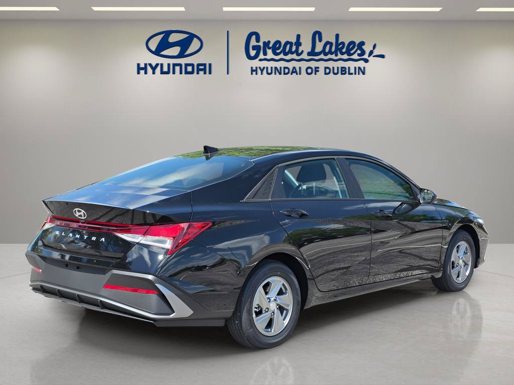 New 2026 Hyundai Elantra SE FWD image 5