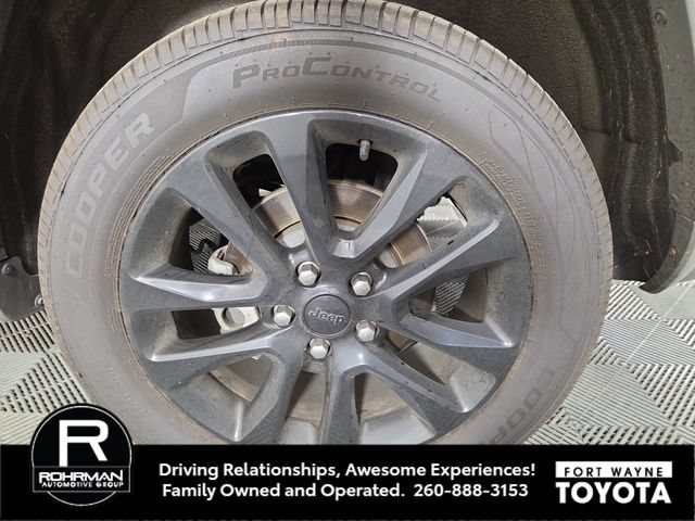 Used 2021 Jeep Grand Cherokee Laredo X AWD/4WD image 12