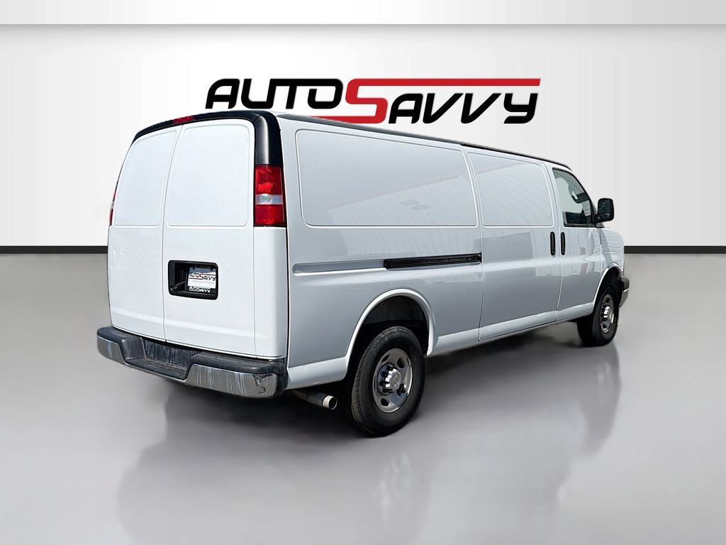 Used 2025 Chevrolet Express 3500 Extended w/ Driver Convenience Package RWD image 7