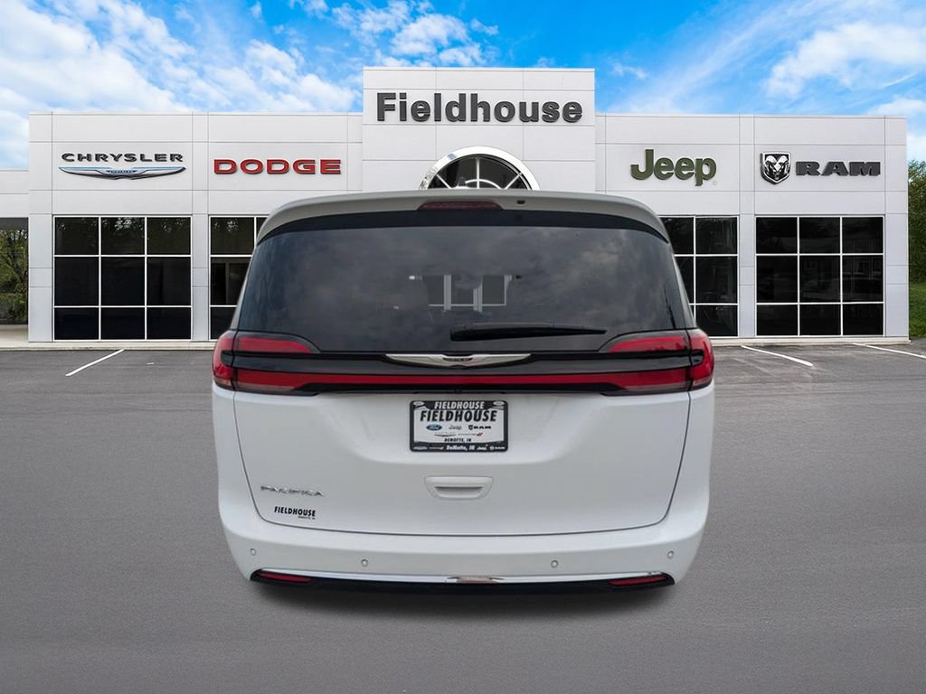 Used 2024 Chrysler Pacifica Touring-L FWD image 11