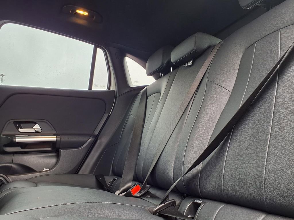 Used 2025 Mercedes-Benz GLA 250 image 6