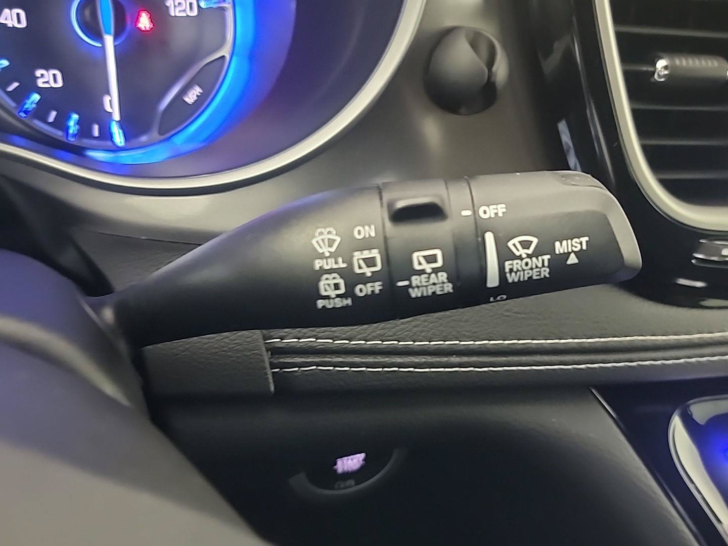 Used 2025 Chrysler Pacifica Select FWD image 29