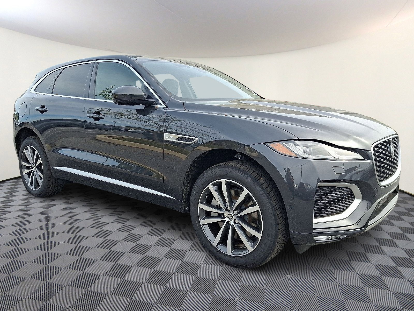 New 2026 Jaguar F-PACE R-Dynamic S image 5
