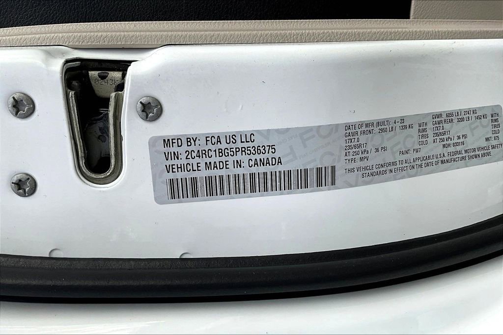 Used 2023 Chrysler Pacifica Touring-L image 18