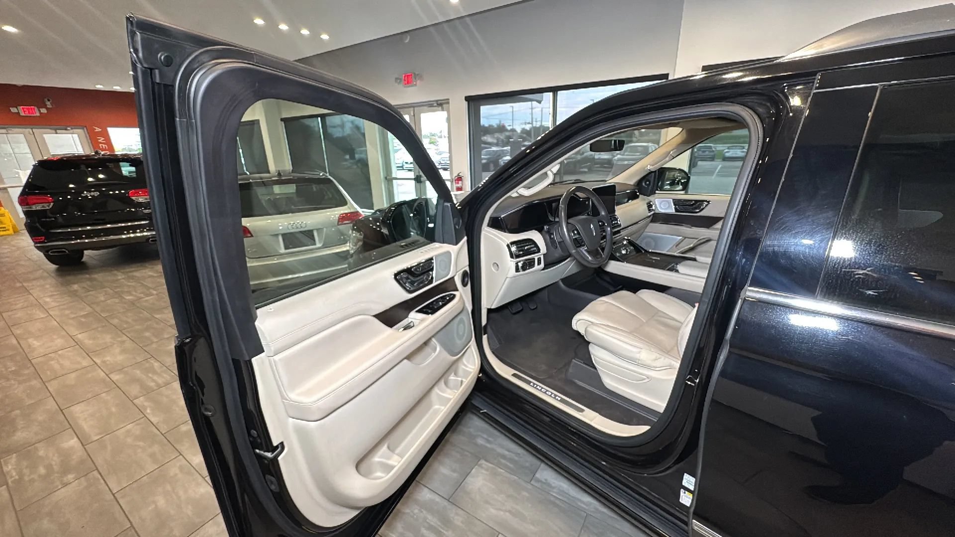 Used 2019 Lincoln Navigator L Reserve w/ Cargo Package AWD/4WD image 22