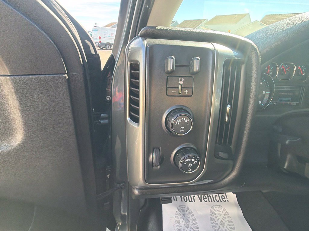 Used 2018 Chevrolet Silverado 1500 LT w/ All Star Edition AWD/4WD image 29