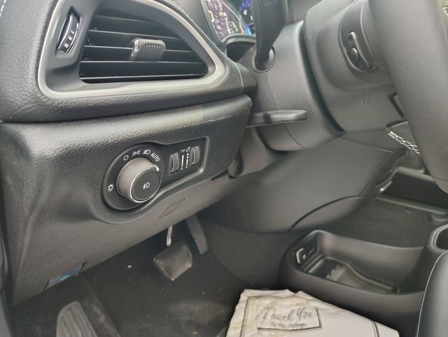 New 2026 Chrysler Pacifica Select FWD image 10