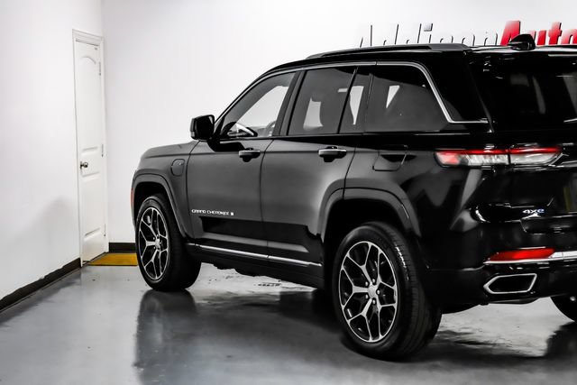 Used 2022 Jeep Grand Cherokee Summit AWD/4WD image 17