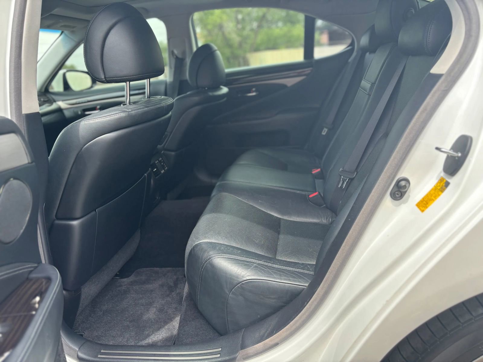 Used 2013 Lexus LS 460 w/ Comfort Pkg RWD image 14