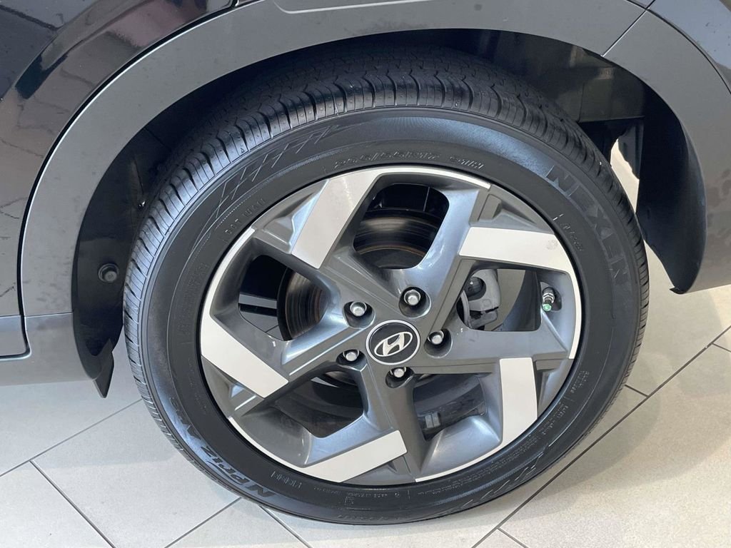 New 2025 Hyundai Venue SEL FWD image 17