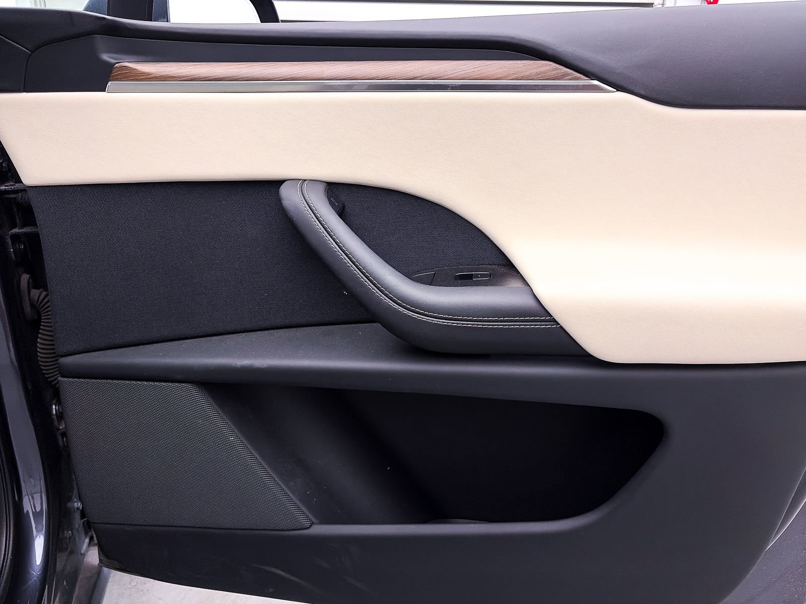 Used 2023 Tesla Model X image 30