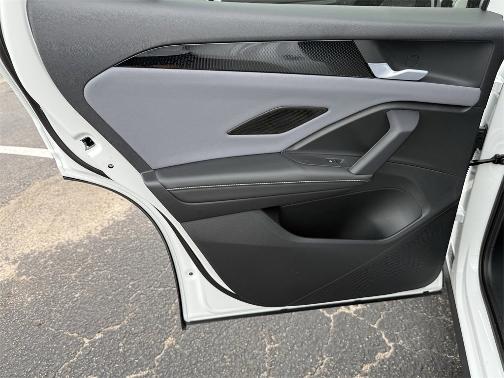 New 2026 Volkswagen Tiguan SE image 21