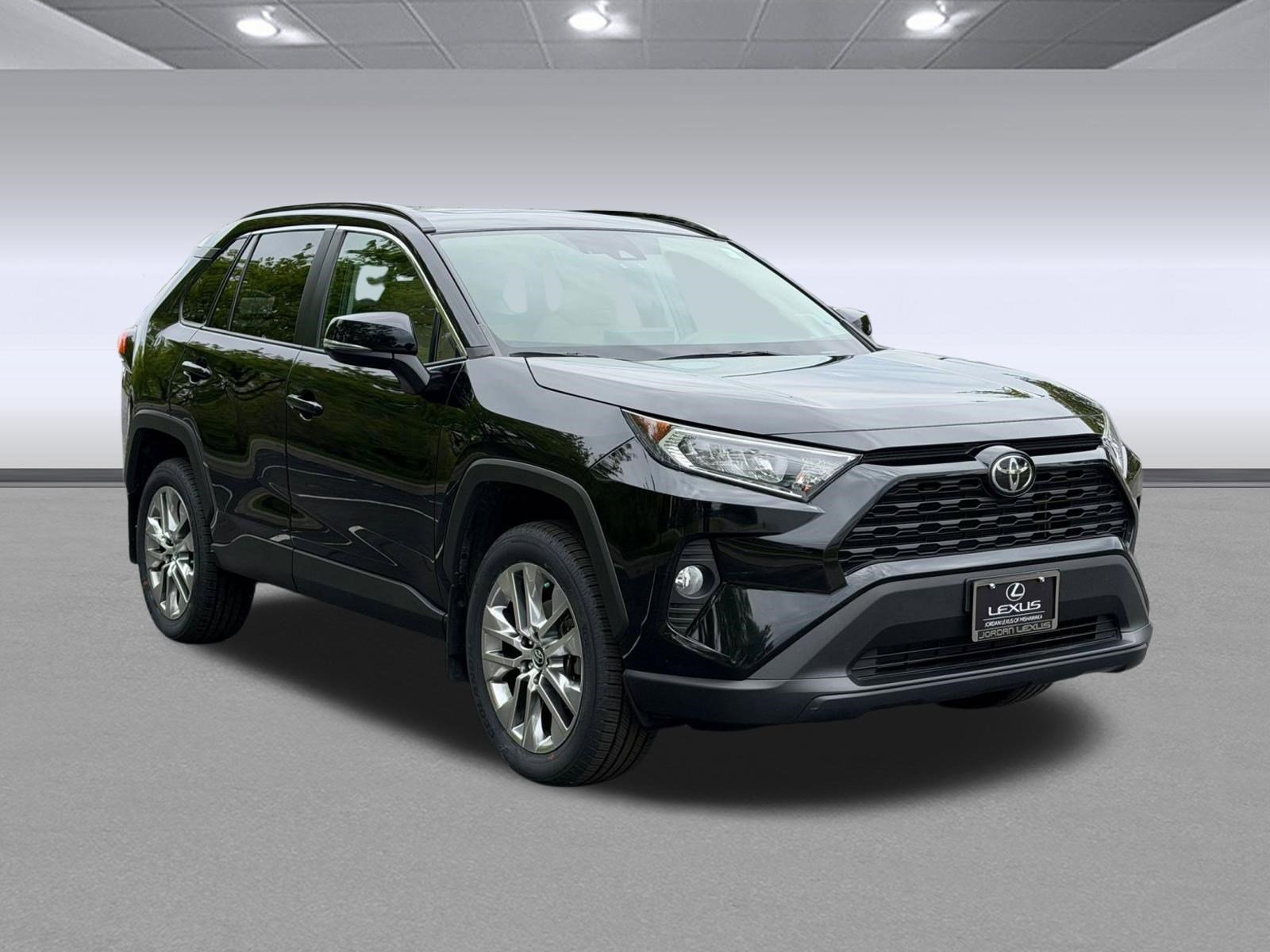 Used 2020 Toyota RAV4 XLE Premium AWD/4WD image 6
