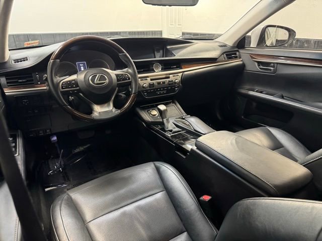 Used 2016 Lexus ES 350 w/ Navigation System Package image 5